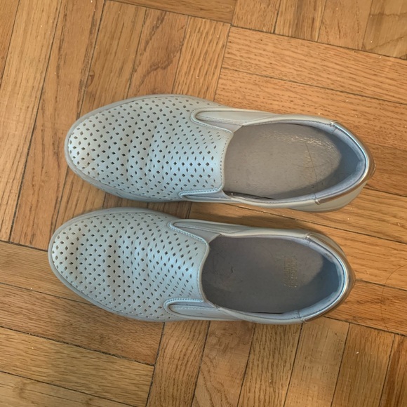 Slip on - Picture 2 of 5